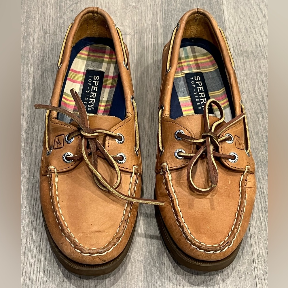 Sperry boat shoes. Barely worn!
